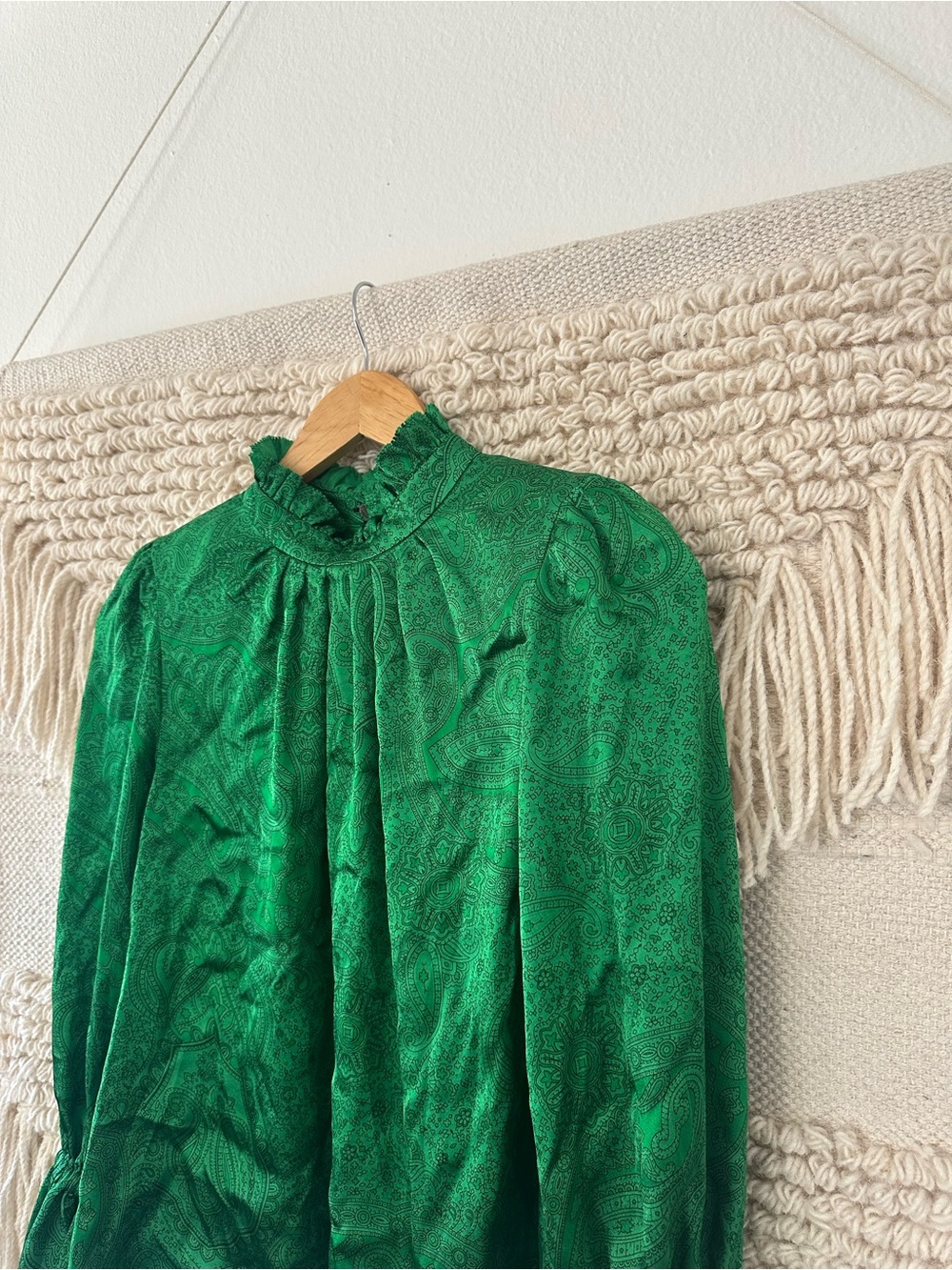 Alice + Olivia Launa Blouson Sleeve Blouse - Picture 2 of 8
